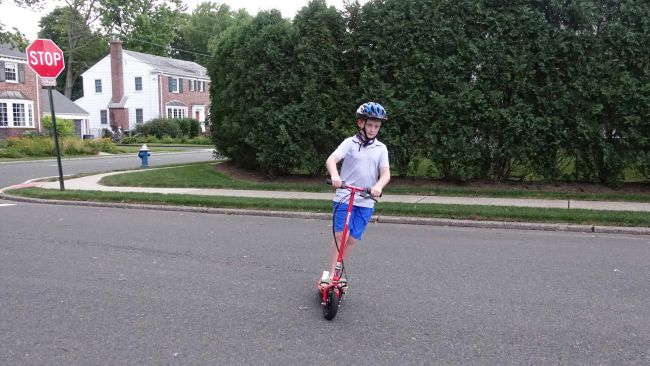 trottinette-electrique-enfant